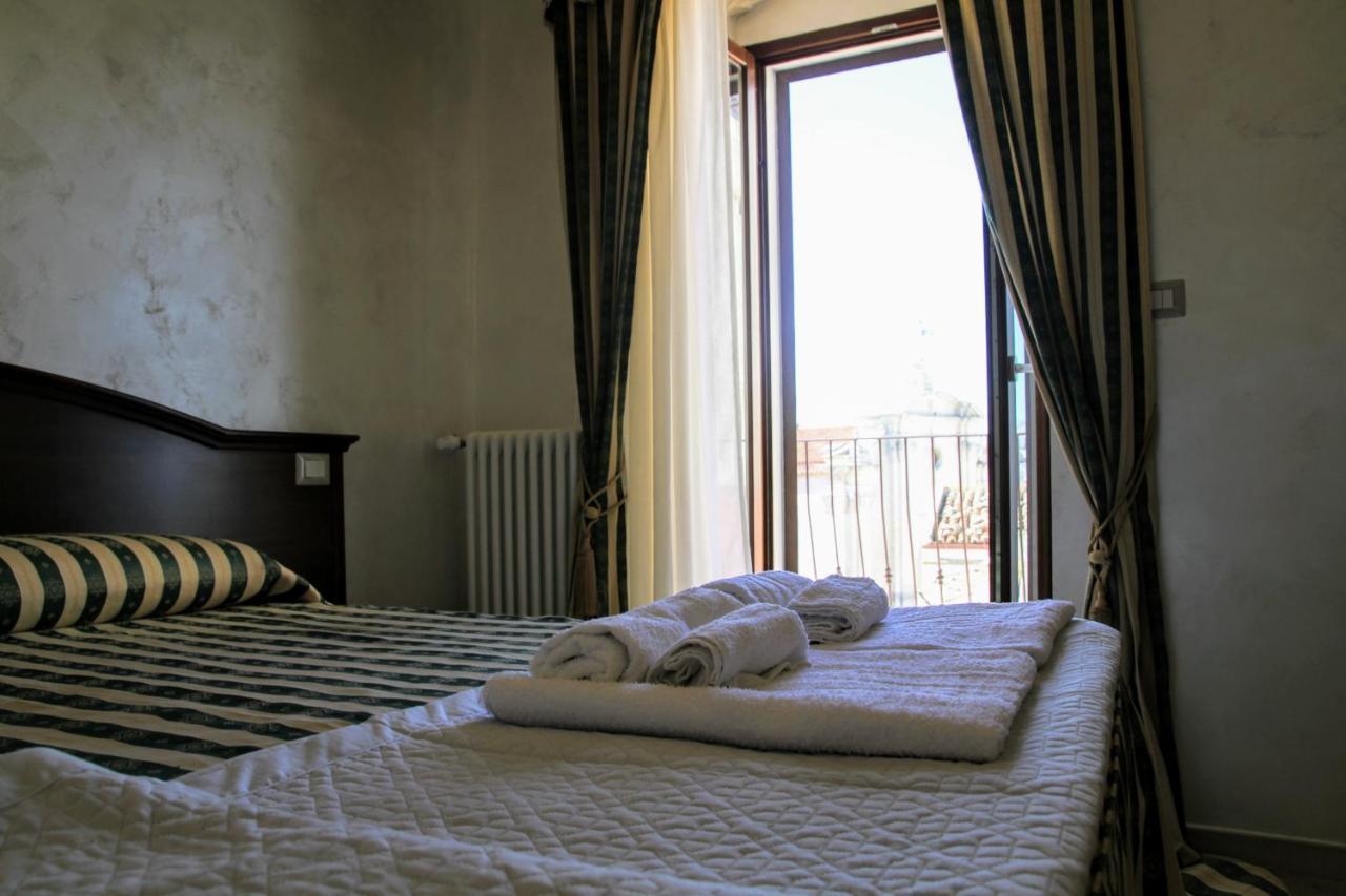 Rooms Dimora Arco - Affitti Brevi Italia Monte Sant'Angelo Eksteriør billede