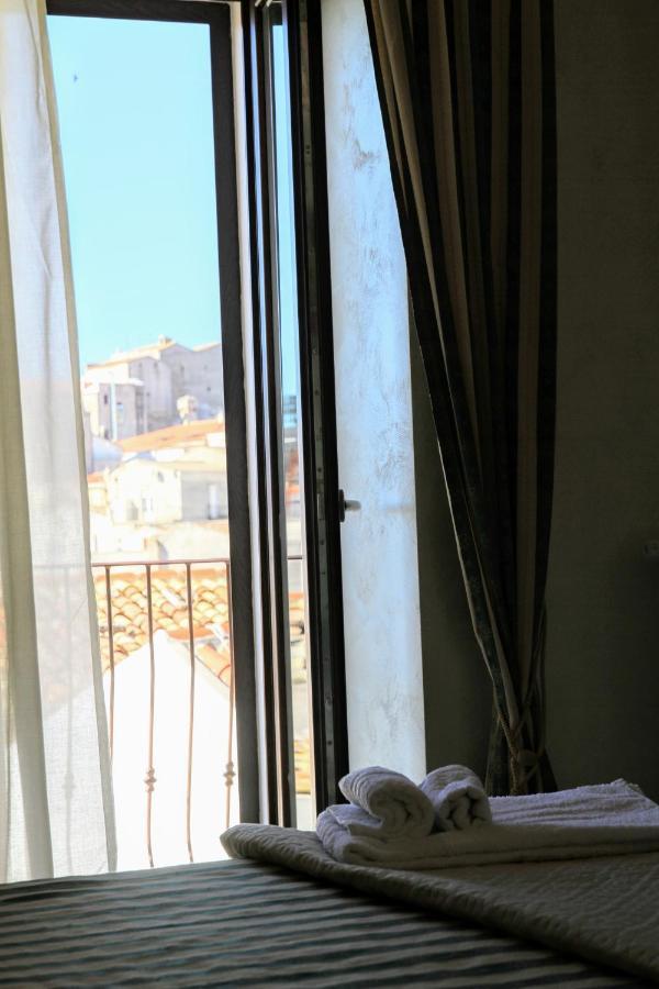 Rooms Dimora Arco - Affitti Brevi Italia Monte Sant'Angelo Eksteriør billede