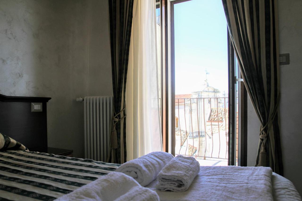 Rooms Dimora Arco - Affitti Brevi Italia Monte Sant'Angelo Eksteriør billede
